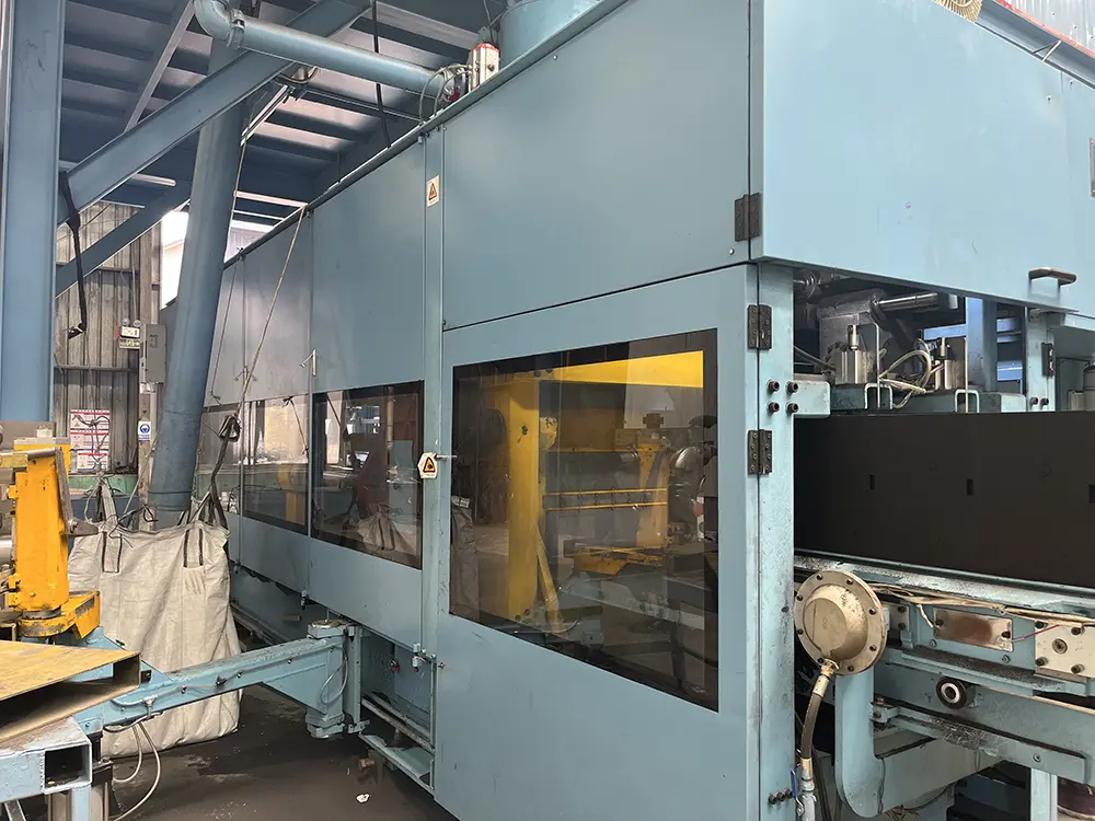 Automatic Clay / Green sand moulding production line/ Vertical Flaskless Molding Machine