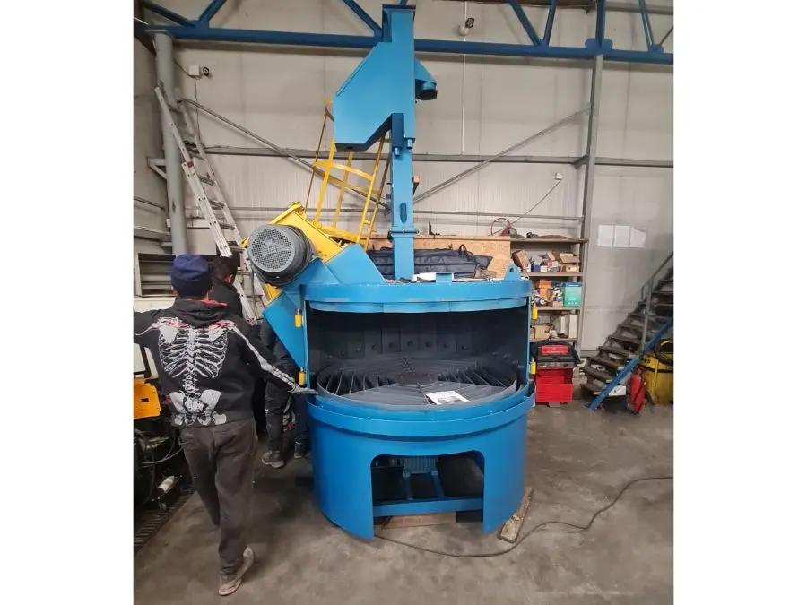 Rotary Table Shot Blasting Machine  Table type blasting machine  Automatic with a rotary table (21)cgg