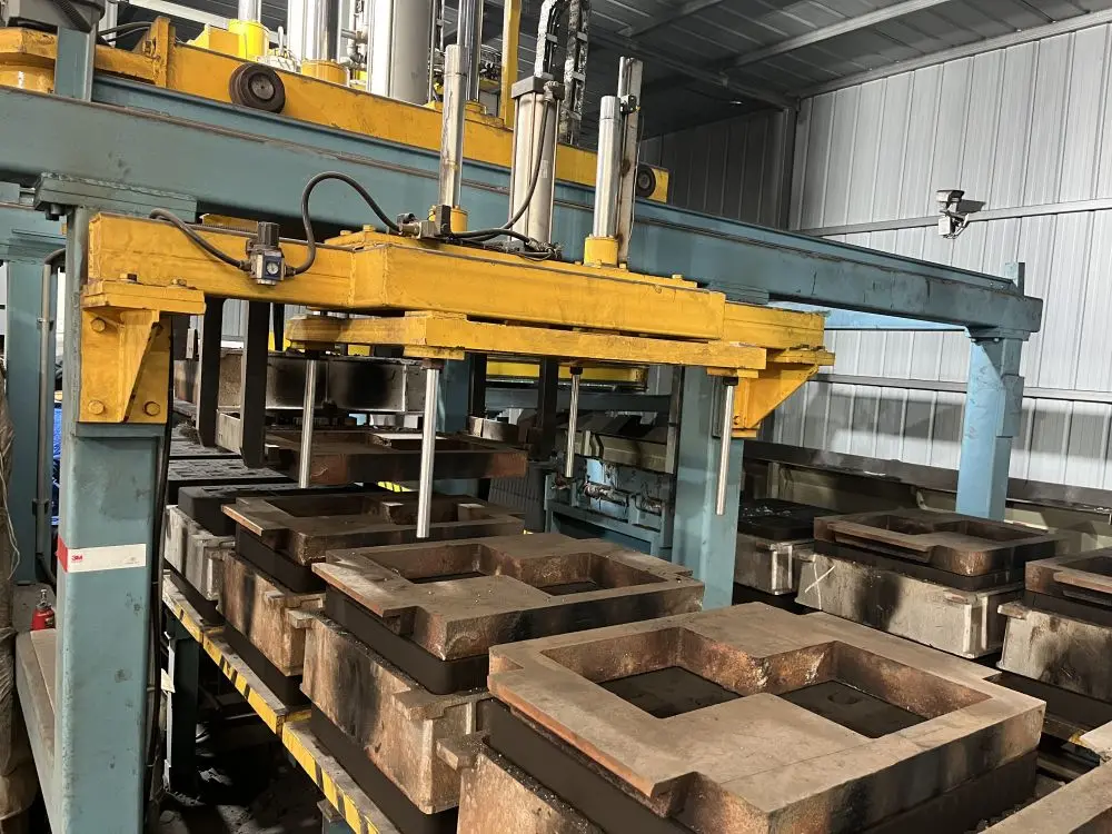 Automatic Claygreen sand moulding production line Horizontal Flaskless Molding Machine (4).jpg