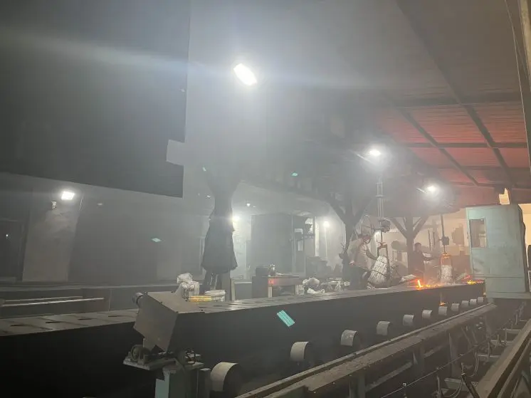 Automatic Claygreen sand moulding production line Vertical Flaskless Molding Machine (22)yqj