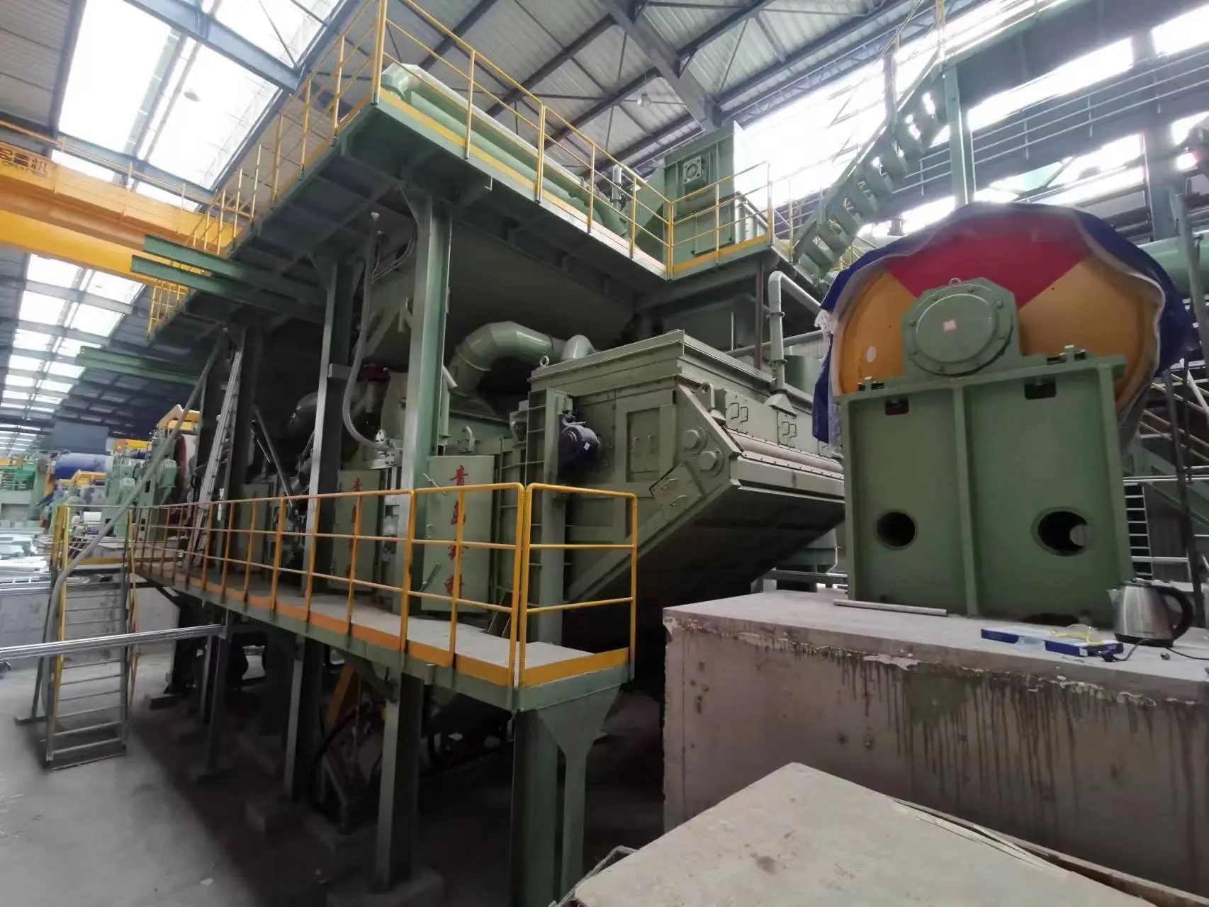 About the leading technology of steel strip shot blasting machine