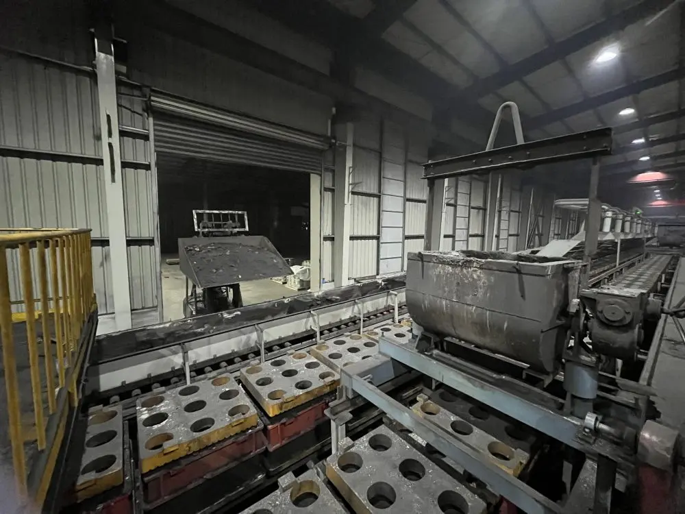 Automatic Claygreen sand moulding production line Horizontal Flaskless Molding Machine (3).jpg