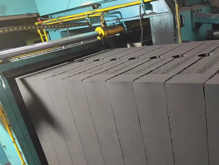 Automatic Claygreen sand moulding production line Vertical Flaskless Molding Machine (23)0ml